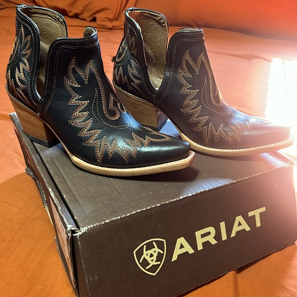 Ariat Dixon Booties